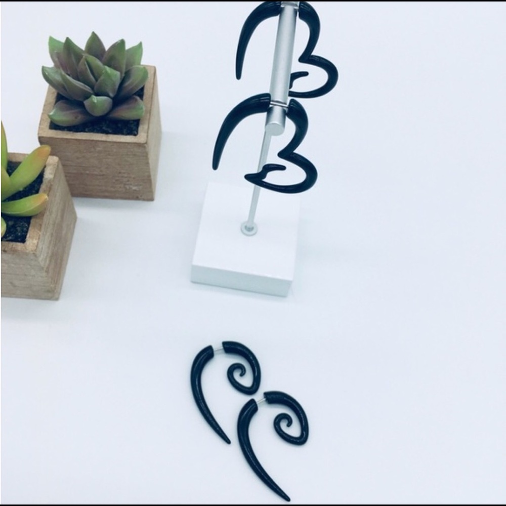 Acrylic faux gauges